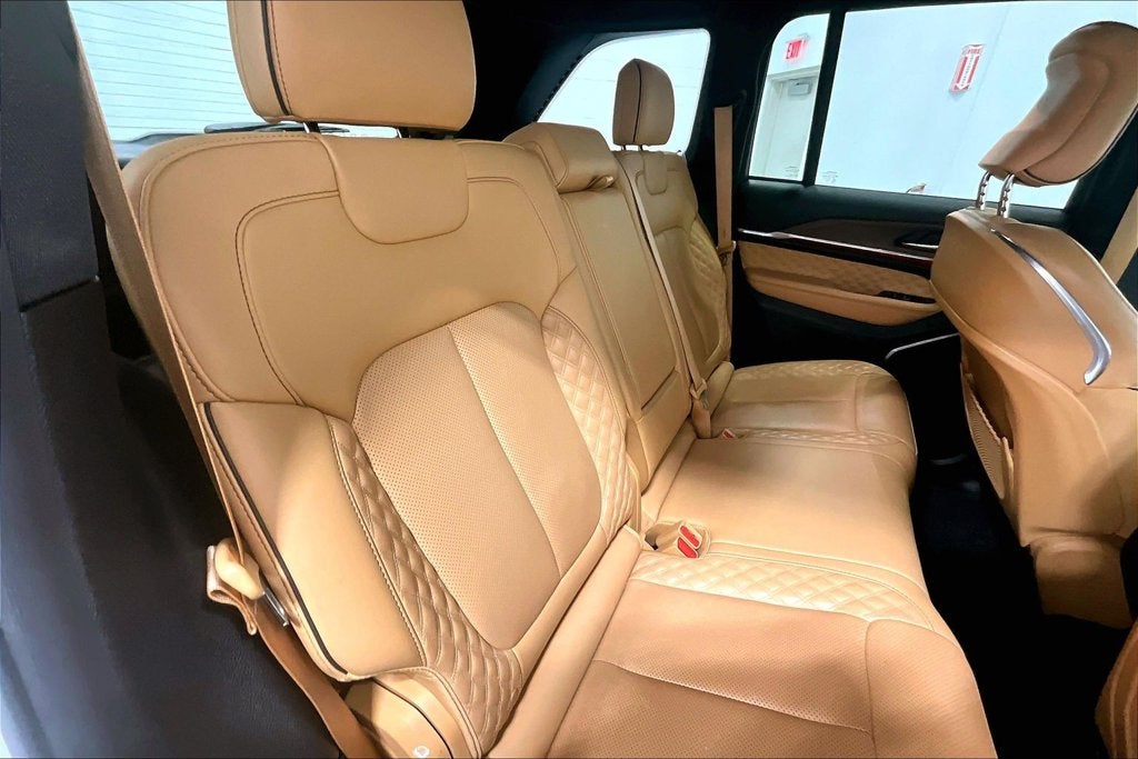 2022 Jeep Grand Cherokee Summit