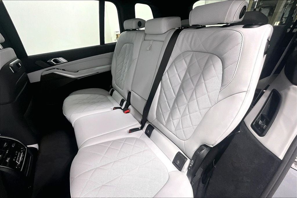 2027 BMW X7 xDrive40i