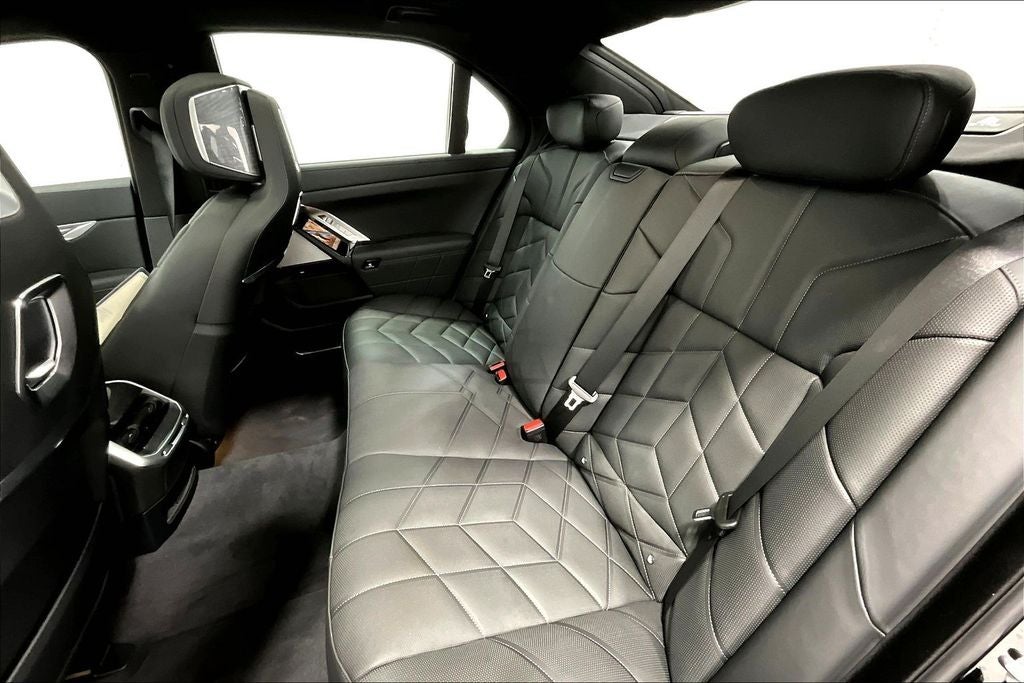 2025 BMW 7 Series 760i xDrive