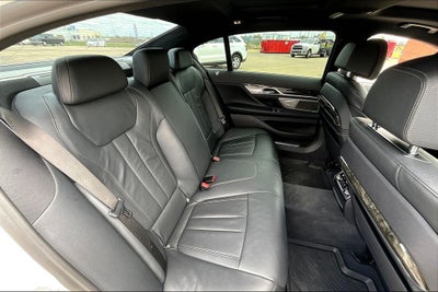2022 BMW 7 Series 740i