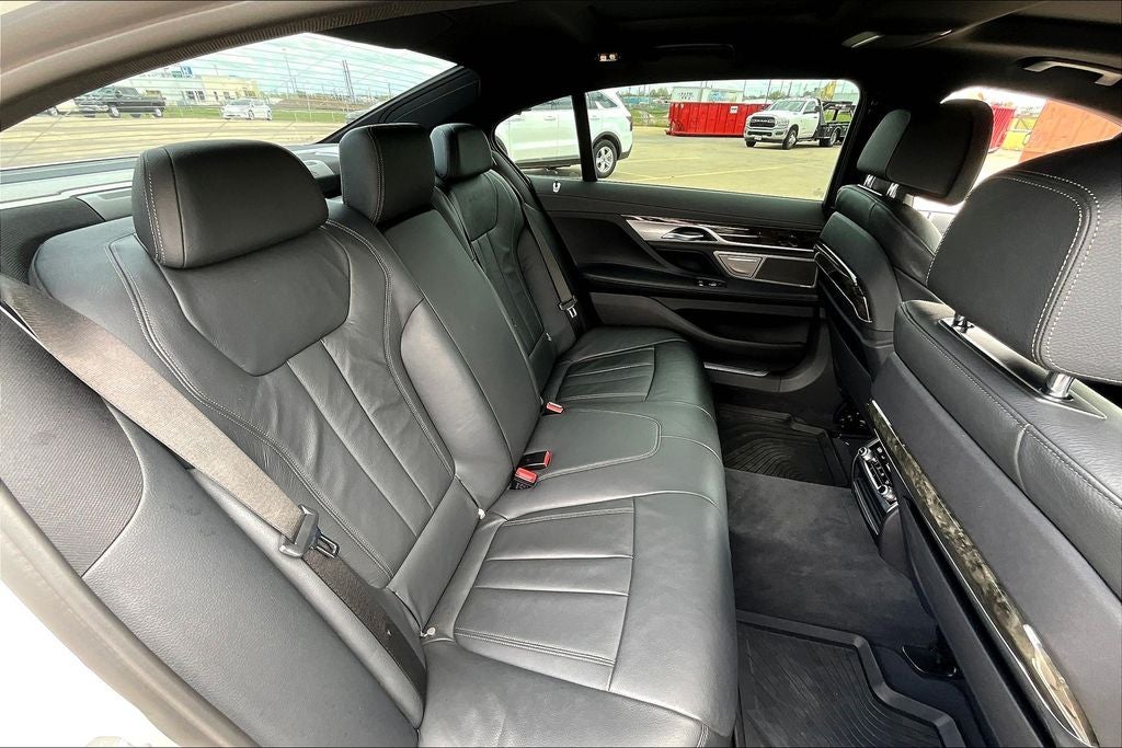 2022 BMW 7 Series 740i