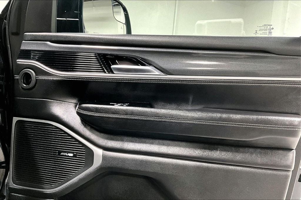 2023 Jeep Wagoneer Base