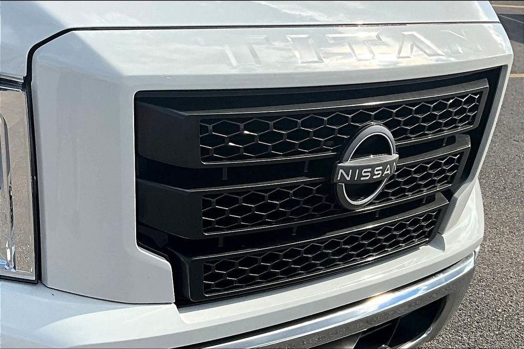 2023 Nissan Titan SV