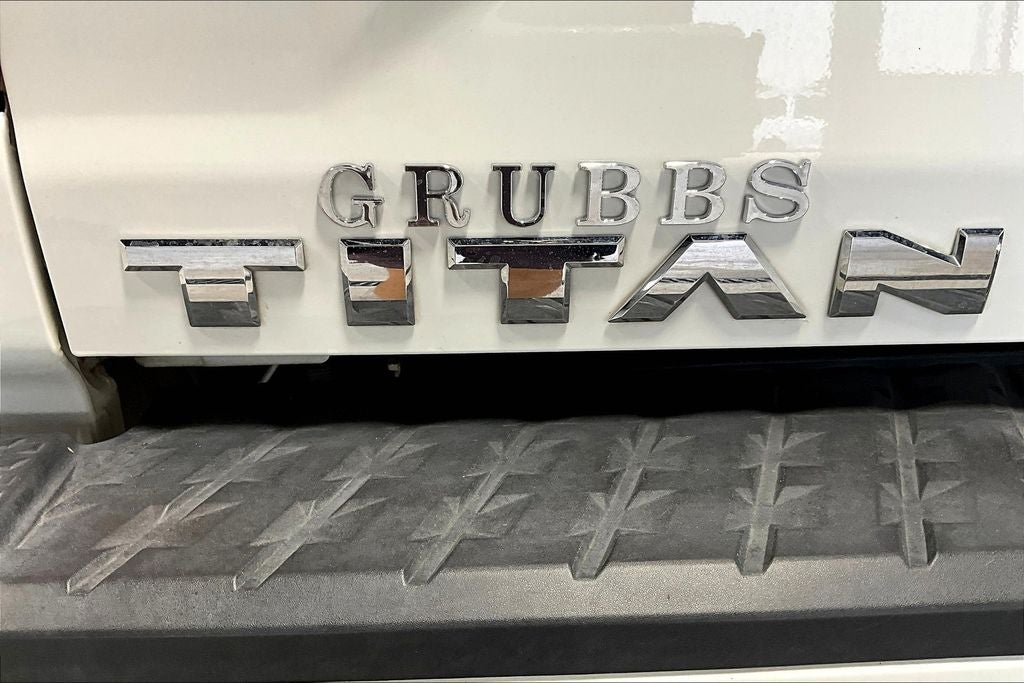 2023 Nissan Titan SV