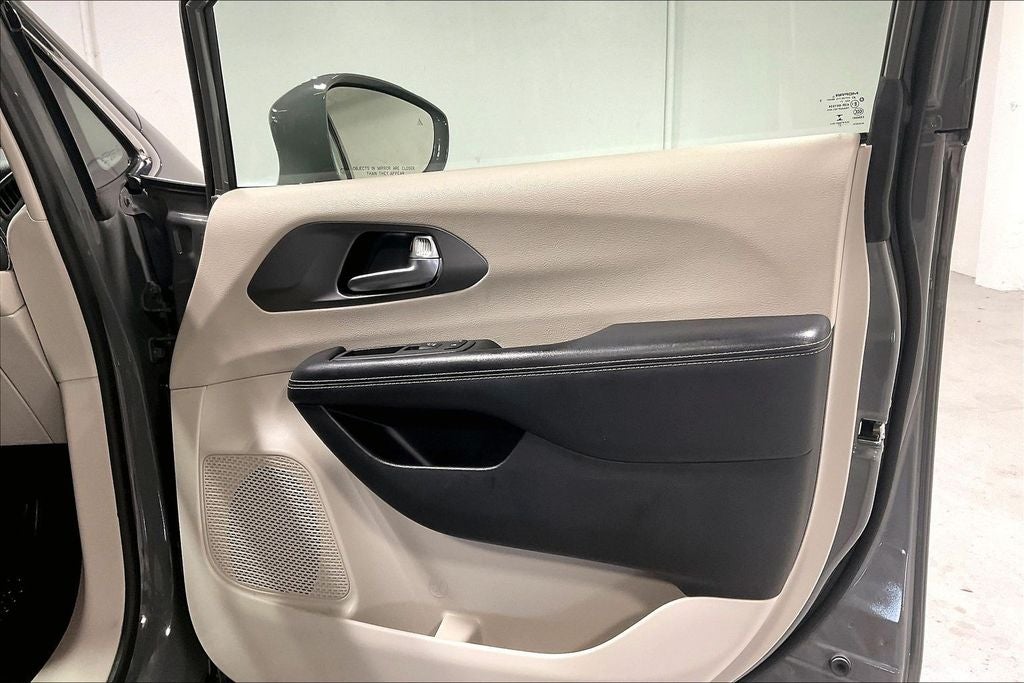 2022 Chrysler Pacifica Hybrid Touring L