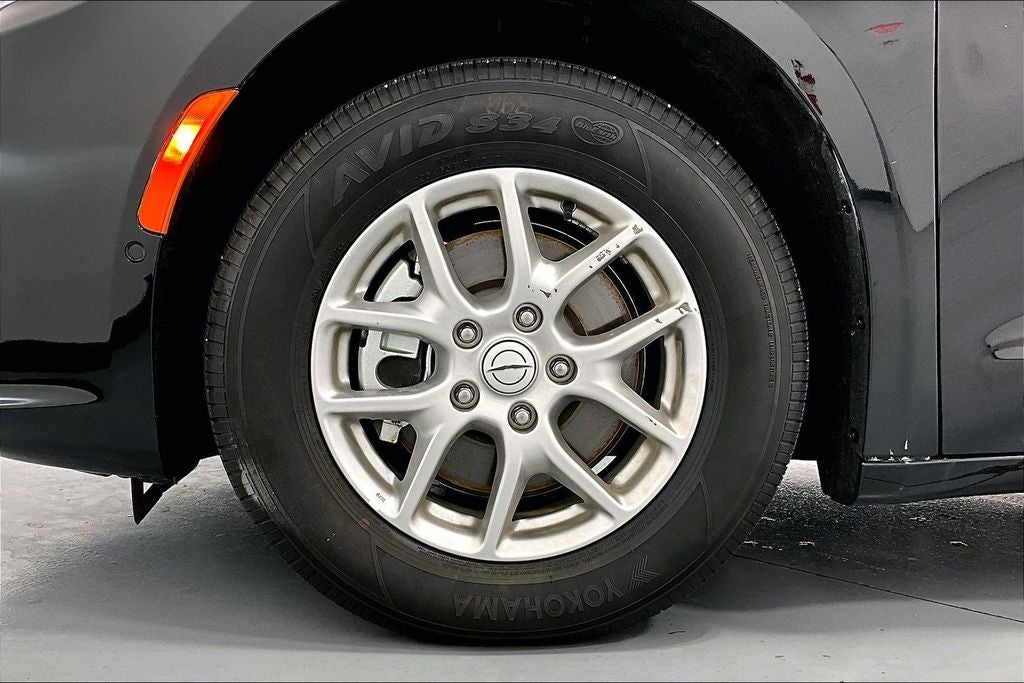 2026 Chrysler Pacifica Select