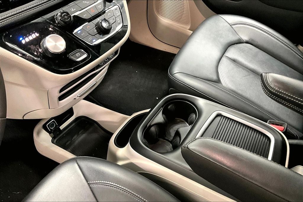 2024 Chrysler Pacifica Hybrid Select