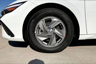 2025 Hyundai Elantra SE