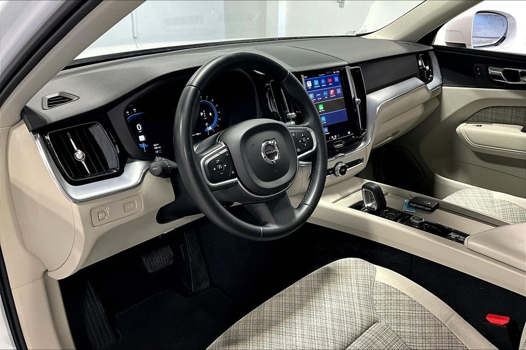 2022 Volvo XC60 B5 Momentum