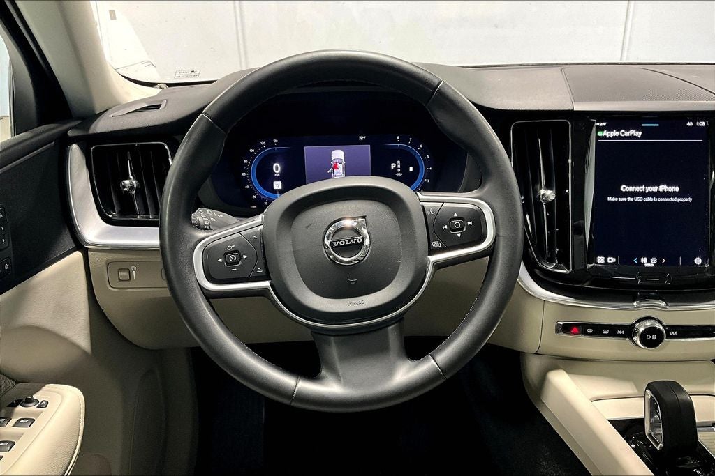 2022 Volvo XC60 B5 Momentum