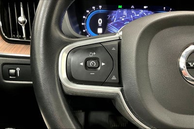 2022 Volvo XC60 B5 Momentum