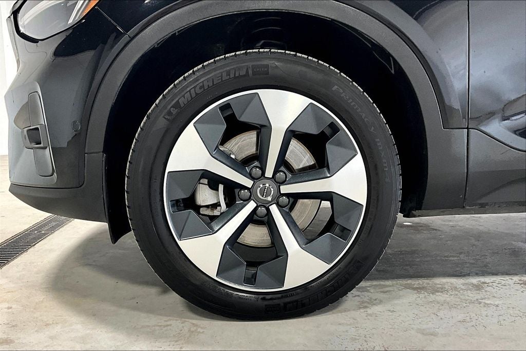 2024 Volvo XC40 B5 Plus Bright Theme