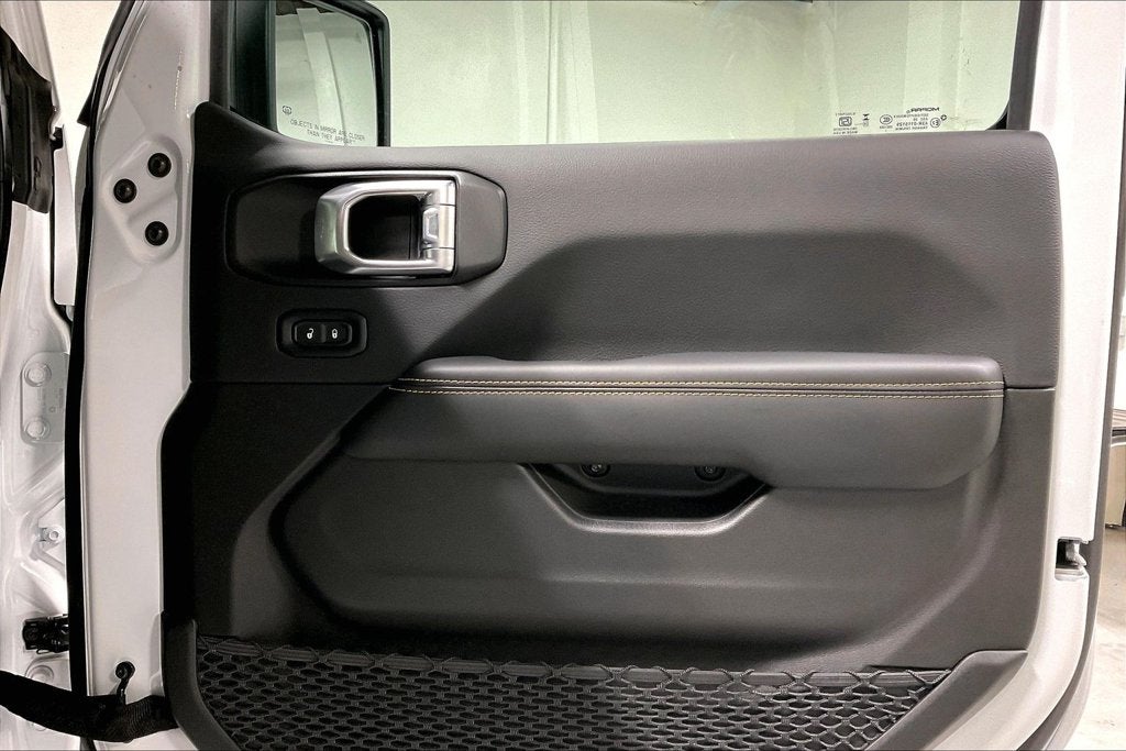 2027 Jeep Wrangler WRANGLER 4-DOOR SAHARA