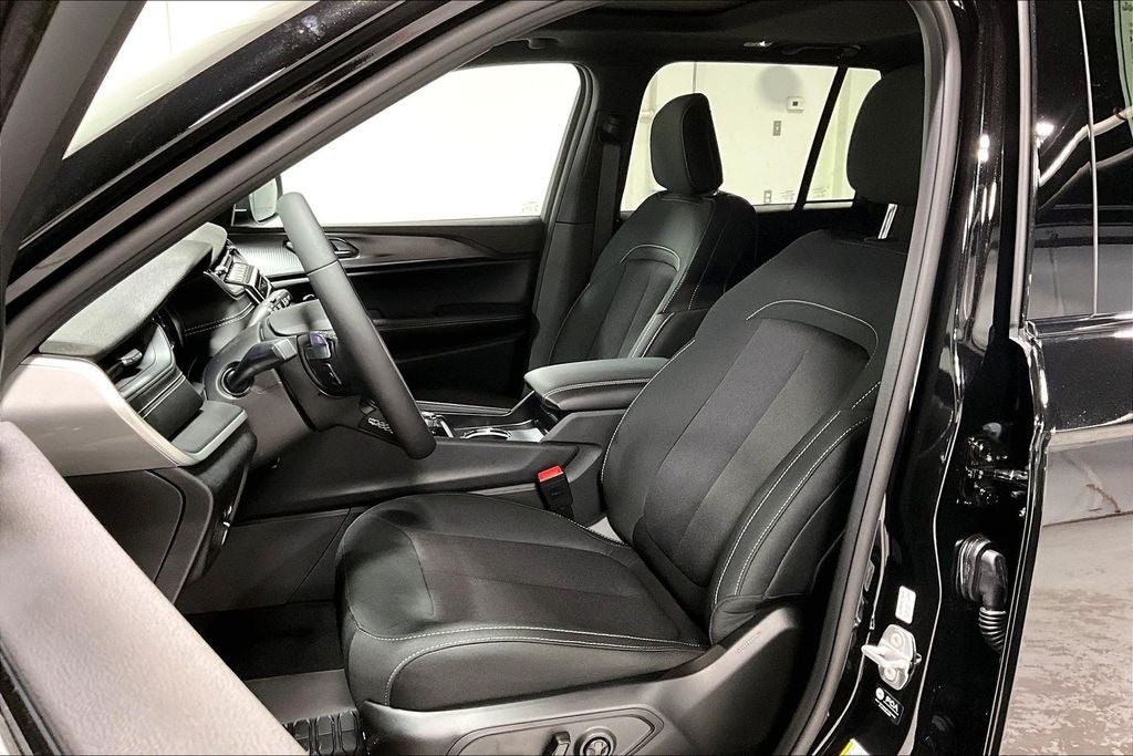 2026 Jeep Grand Cherokee GRAND CHEROKEE LAREDO X 4X2