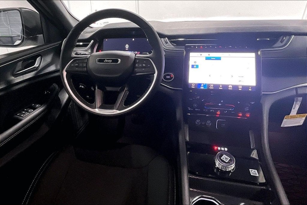 2027 Jeep Grand Cherokee GRAND CHEROKEE LAREDO X 4X2