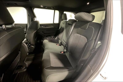 2027 Jeep Grand Cherokee GRAND CHEROKEE LAREDO X 4X2