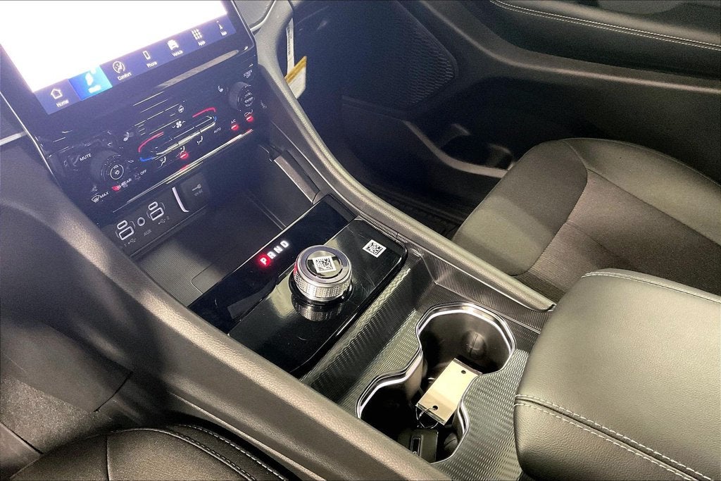 2027 Jeep Grand Cherokee GRAND CHEROKEE LAREDO X 4X2