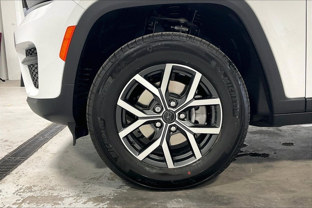 2027 Jeep Grand Cherokee GRAND CHEROKEE LAREDO X 4X2