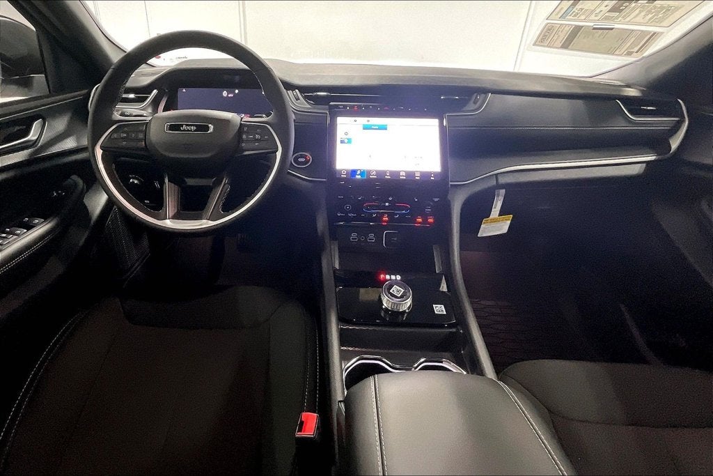 2027 Jeep Grand Cherokee GRAND CHEROKEE LAREDO X 4X2