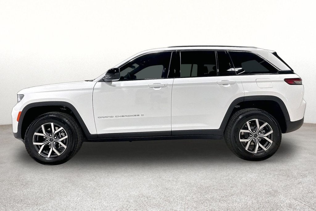 2027 Jeep Grand Cherokee GRAND CHEROKEE LAREDO X 4X2