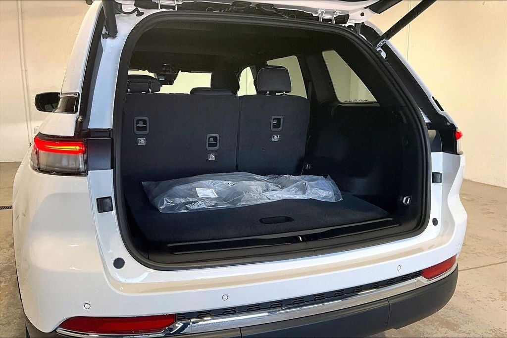 2025 Jeep Grand Cherokee GRAND CHEROKEE LAREDO X 4X2