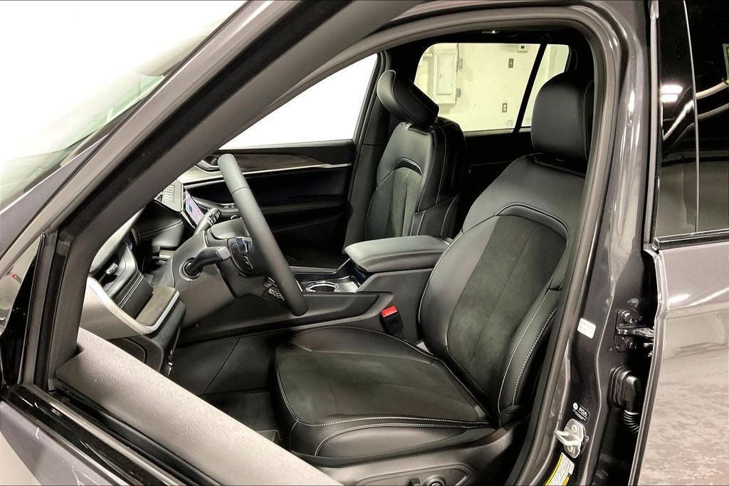 2026 Jeep Grand Cherokee GRAND CHEROKEE LAREDO ALTITUDE 4X2