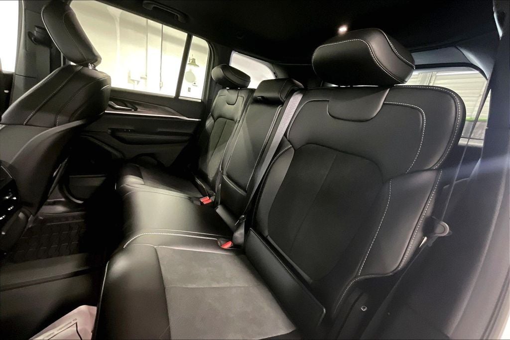 2026 Jeep Grand Cherokee GRAND CHEROKEE LAREDO ALTITUDE 4X2