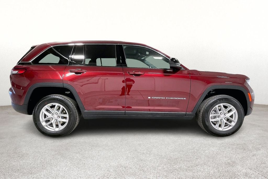 2025 Jeep Grand Cherokee GRAND CHEROKEE LAREDO X 4X4