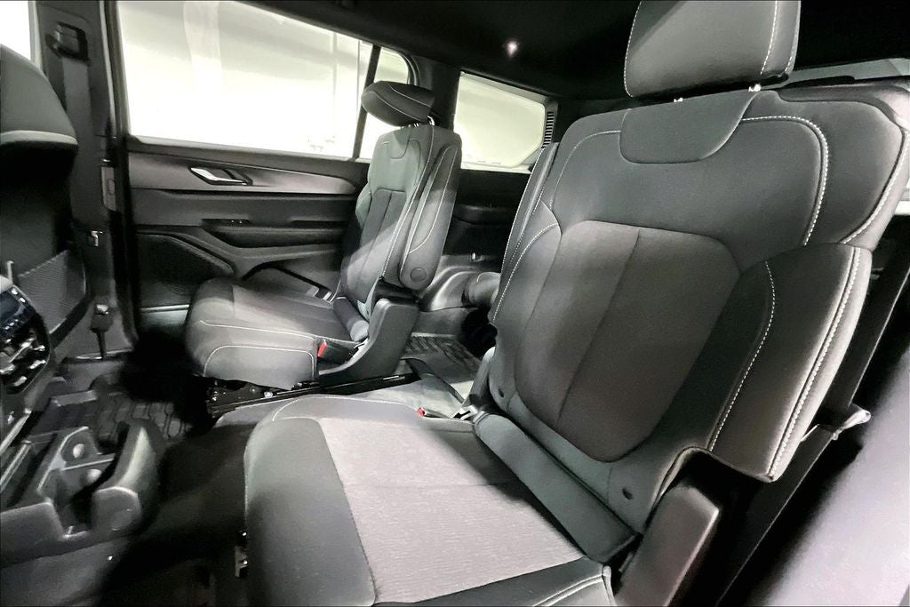2026 Jeep Grand Cherokee GRAND CHEROKEE L LAREDO 4X2