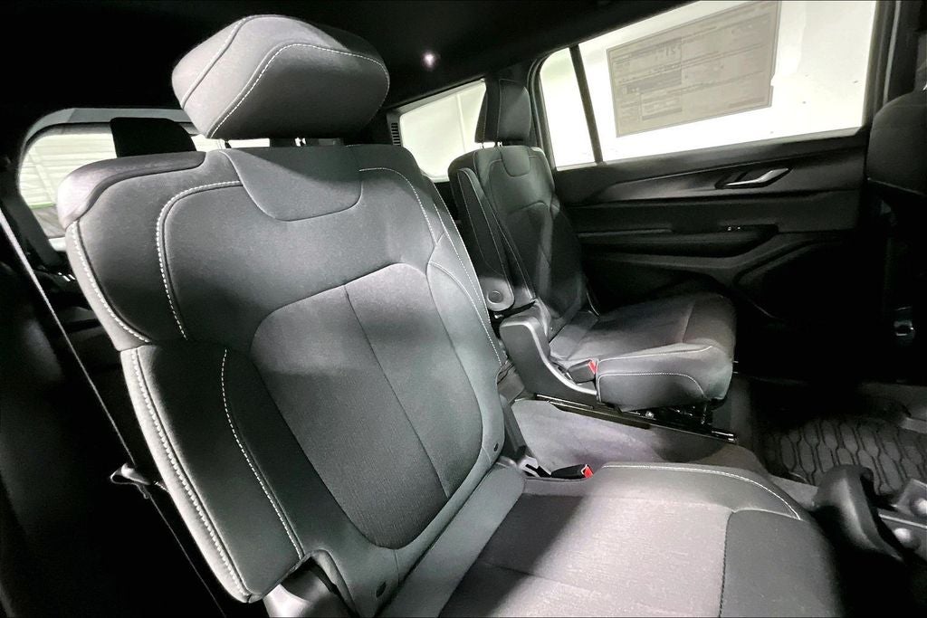 2026 Jeep Grand Cherokee GRAND CHEROKEE L LAREDO 4X2