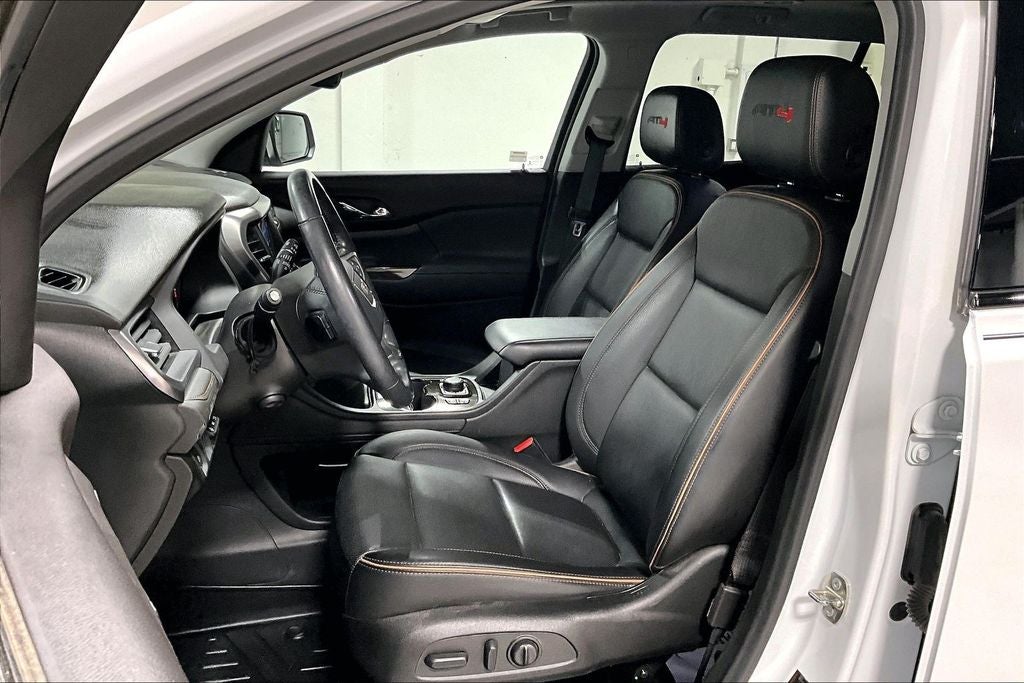 2022 GMC Acadia AWD AT4