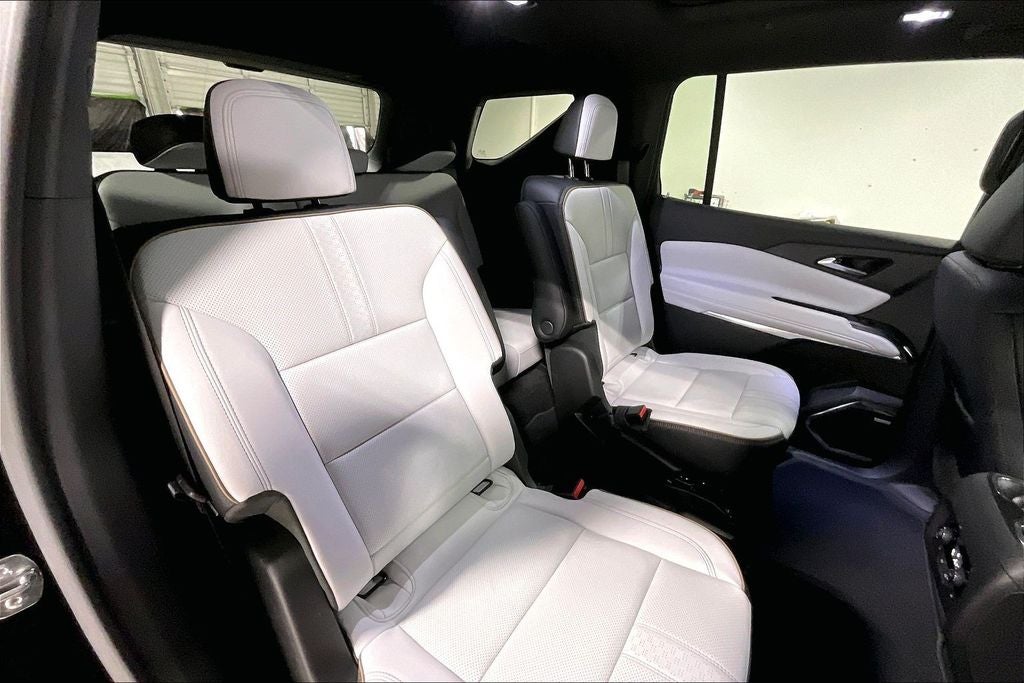 2025 Chevrolet Traverse AWD High Country