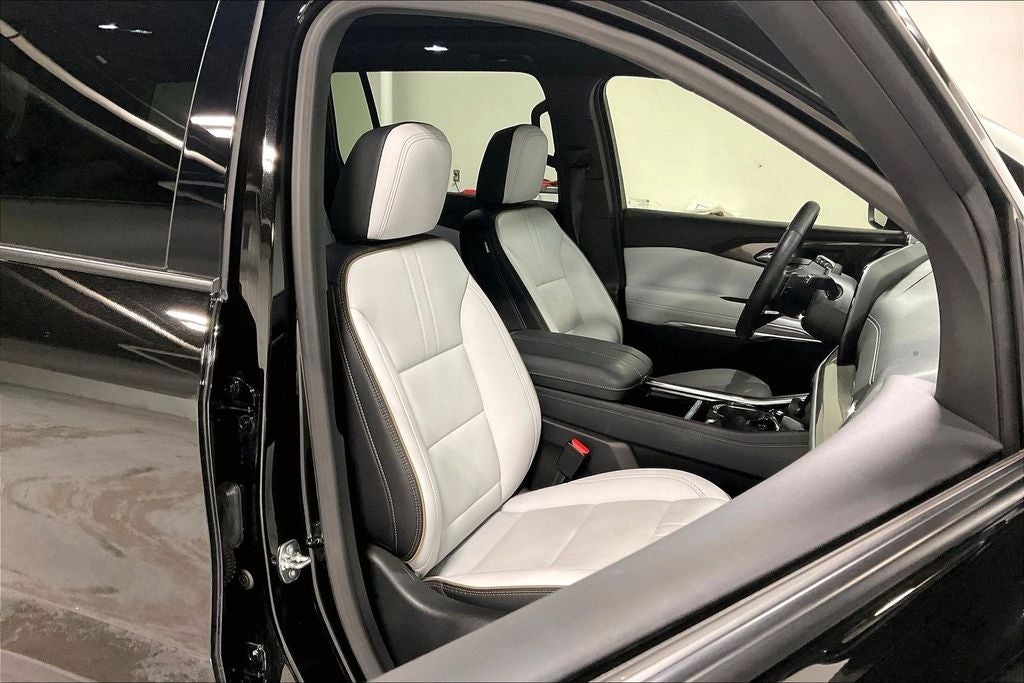 2025 Chevrolet Traverse AWD High Country