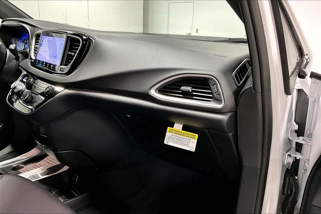 2026 Chrysler Voyager VOYAGER LX