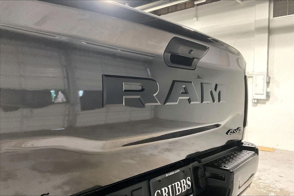 2027 RAM Ram 2500 RAM 2500 BLACK EXPRESS CREW CAB 4X4 6'4' BOX