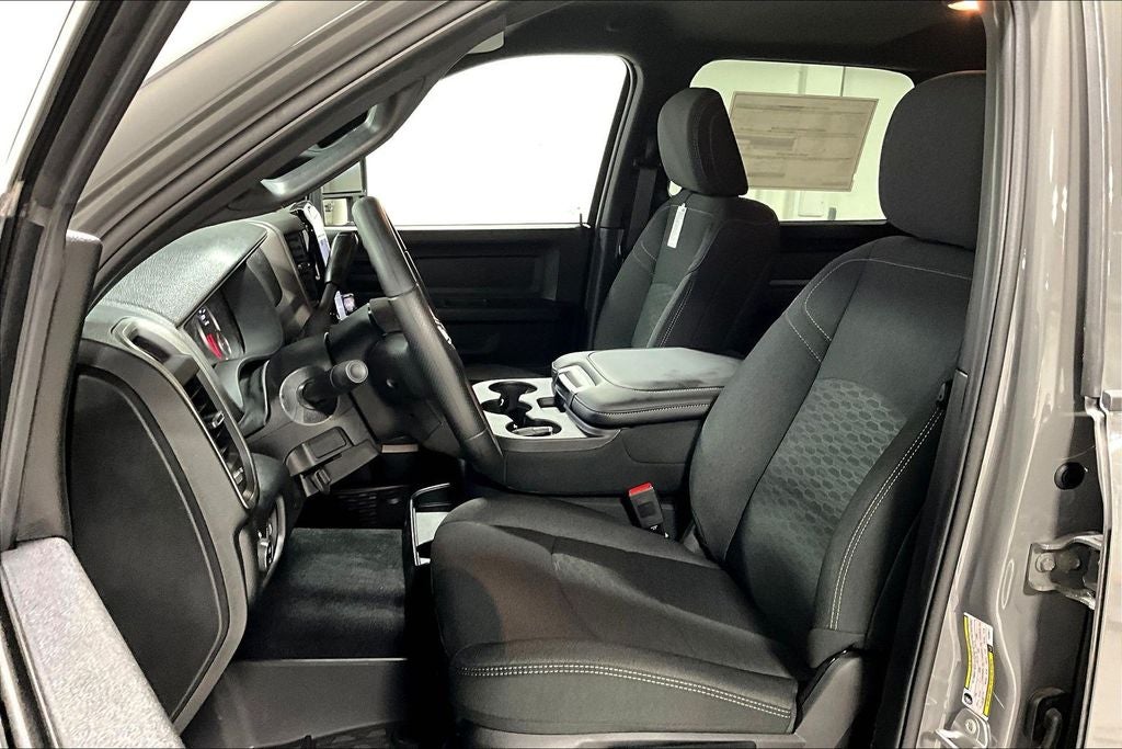 2026 RAM Ram 2500 RAM 2500 BLACK EXPRESS CREW CAB 4X4 6'4' BOX