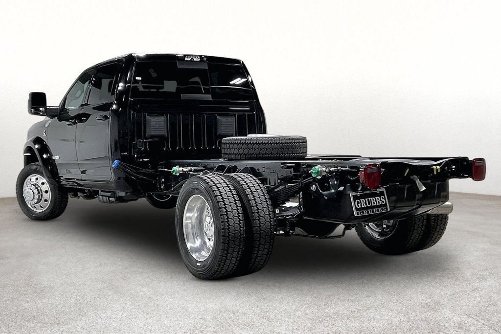 2027 RAM Ram 5500 Chassis Cab RAM 5500 BIG HORN CHASSIS CREW CAB 4X4 84' CA