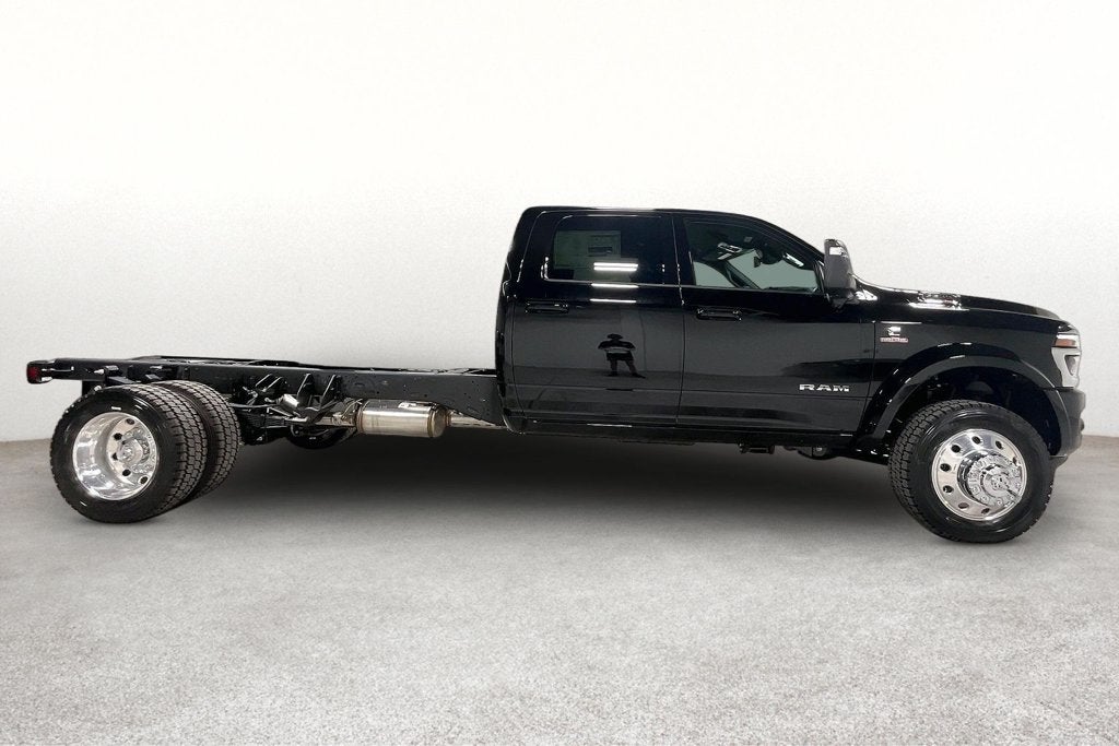 2027 RAM Ram 5500 Chassis Cab RAM 5500 BIG HORN CHASSIS CREW CAB 4X4 84' CA