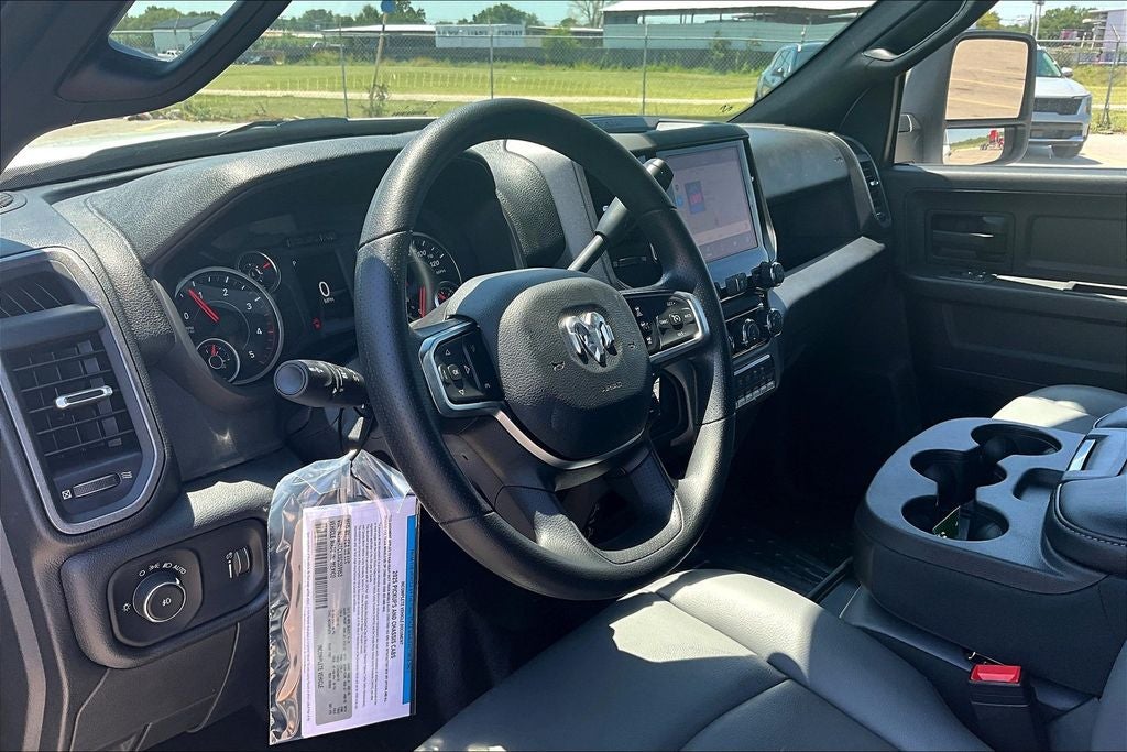 2025 RAM Ram 3500 Chassis Cab RAM 3500 TRADESMAN CREW CAB CHASSIS 4X4 60' CA