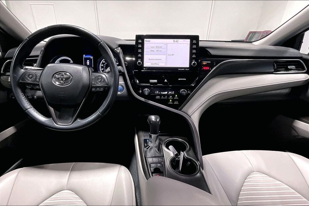 2022 Toyota Camry SE Hybrid