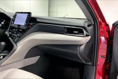 2022 Toyota Camry SE Hybrid