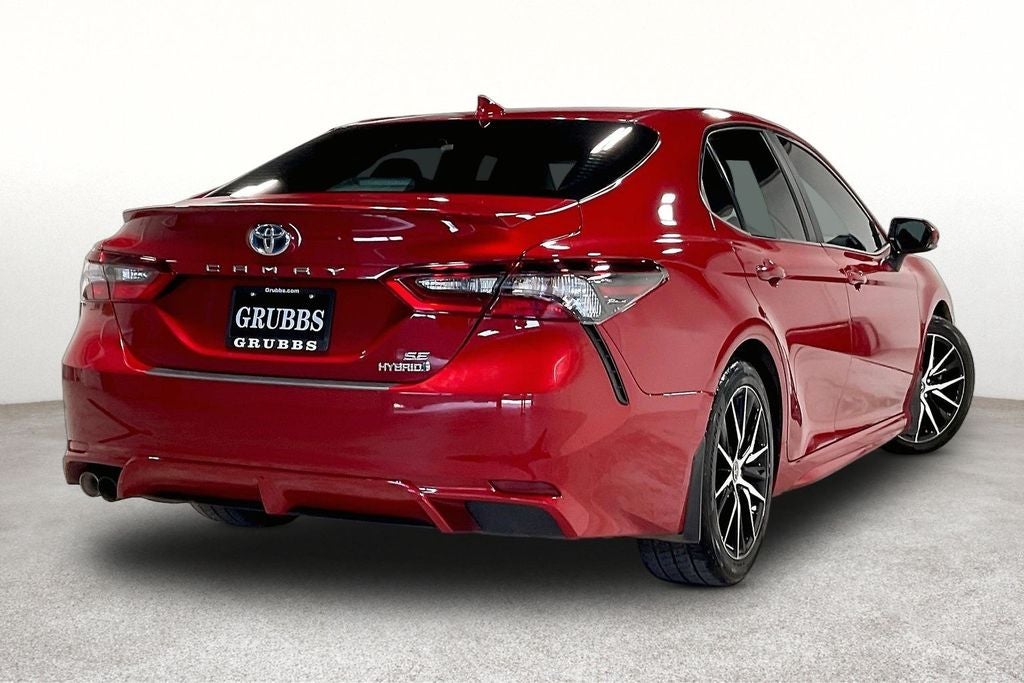 2022 Toyota Camry SE Hybrid