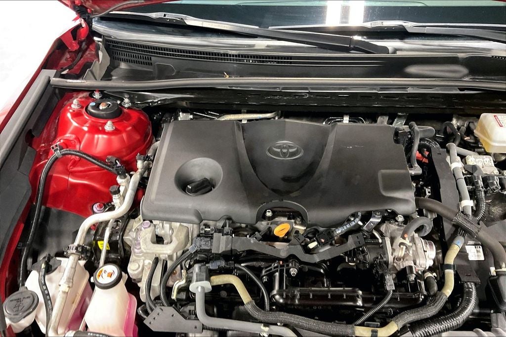 2022 Toyota Camry SE Hybrid