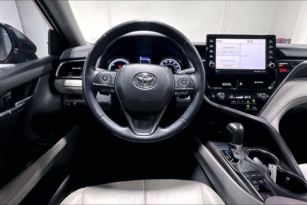 2022 Toyota Camry SE Hybrid