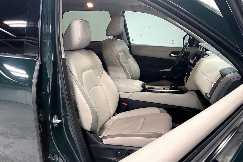 2023 Nissan Pathfinder SL 4WD