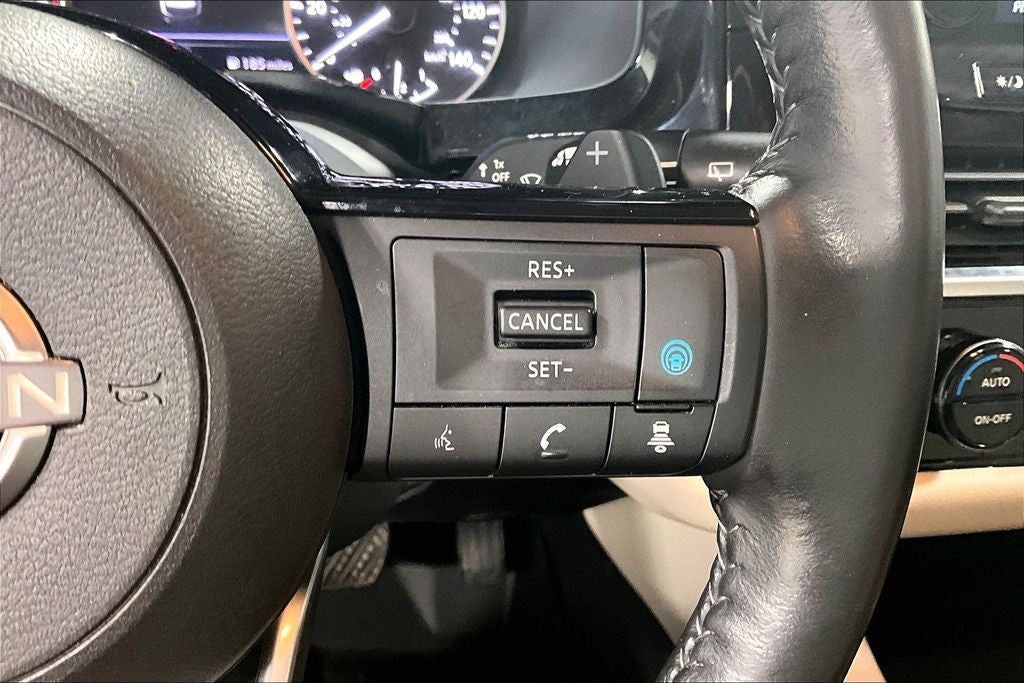 2023 Nissan Pathfinder SL 4WD
