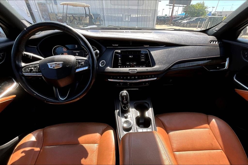 2021 Cadillac XT4 Premium Luxury