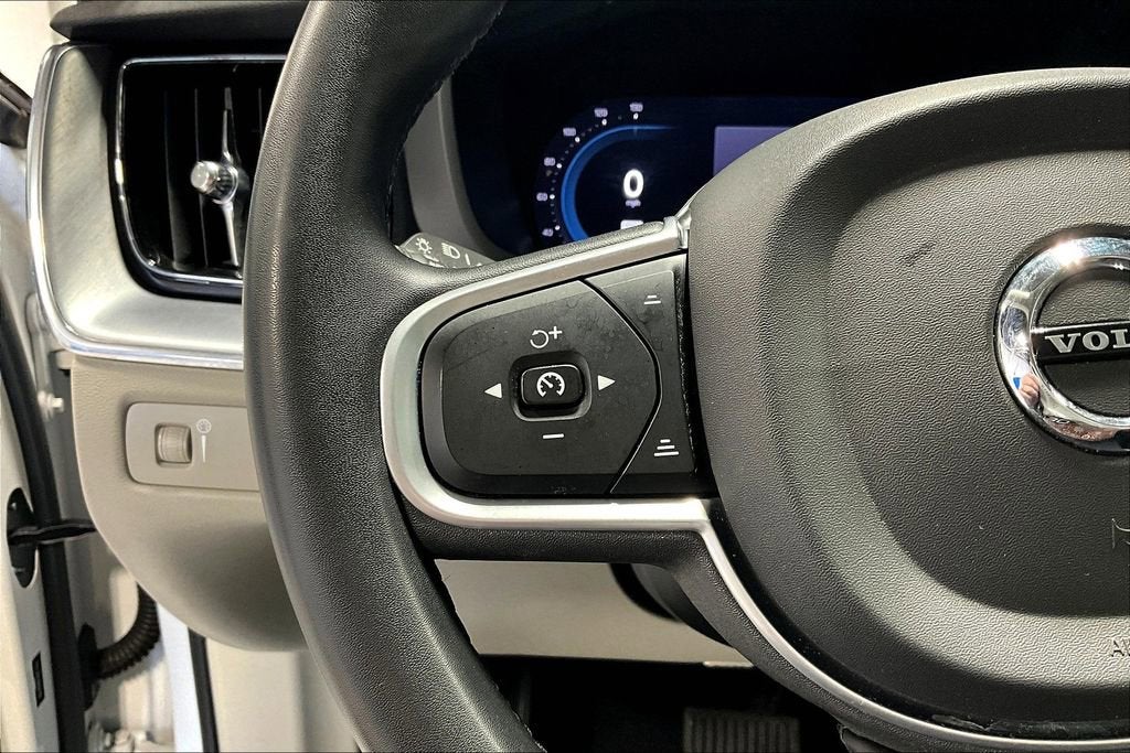 2022 Volvo XC60 Momentum