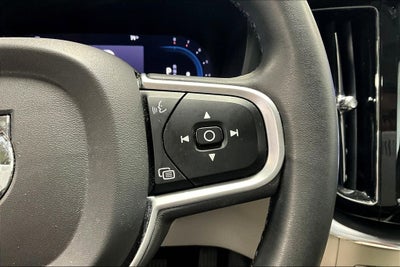 2022 Volvo XC60 Momentum