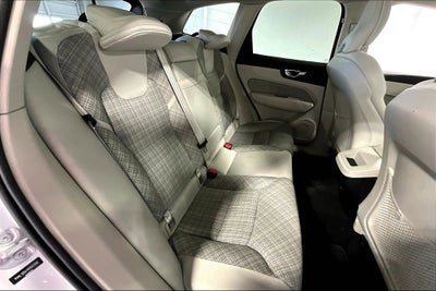 2022 Volvo XC60 Momentum